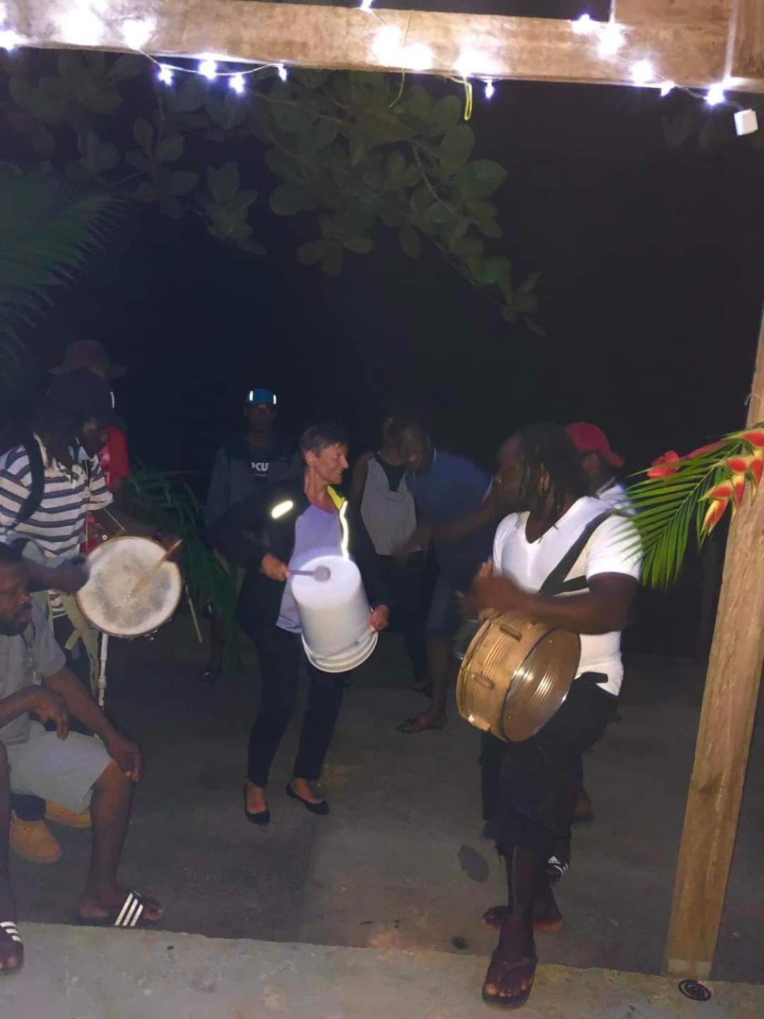 Hibiscus Valley Inn Marigot Eksteriør bilde